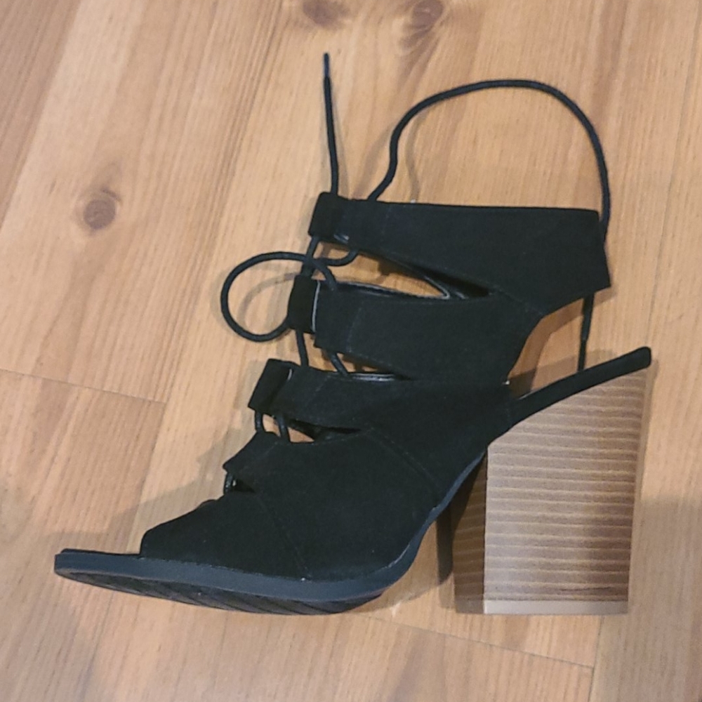 Shoes - Picture 2 of 3